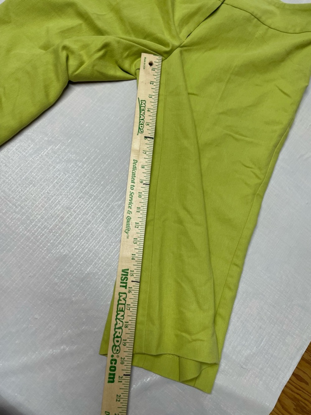 Bandolino Lime Green Capris - Picture 3 of 6